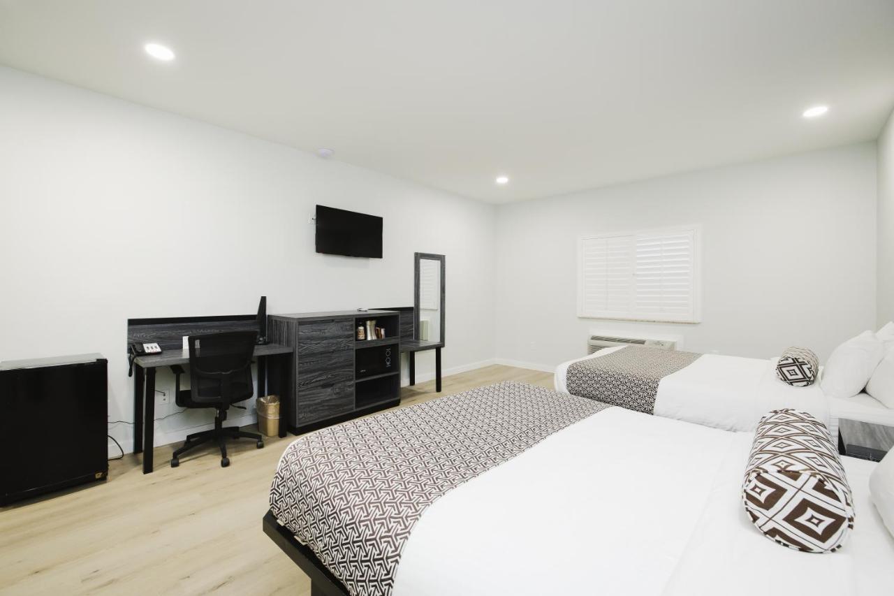 Sapphire Inn & Suites Диър Парк Екстериор снимка