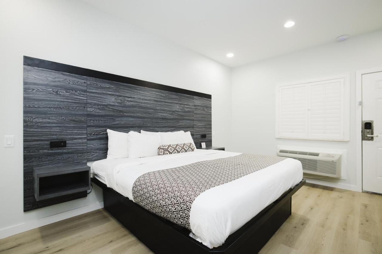 Sapphire Inn & Suites Диър Парк Екстериор снимка