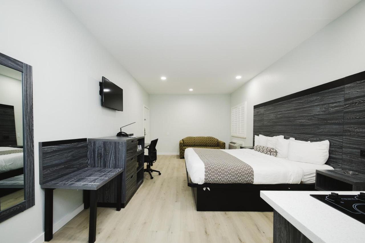 Sapphire Inn & Suites Диър Парк Екстериор снимка