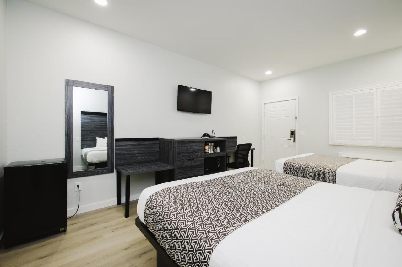 Sapphire Inn & Suites Диър Парк Екстериор снимка