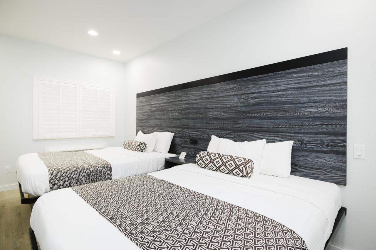 Sapphire Inn & Suites Диър Парк Екстериор снимка