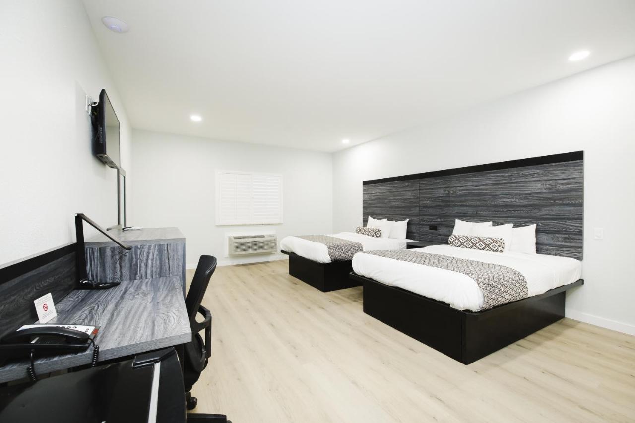 Sapphire Inn & Suites Диър Парк Екстериор снимка