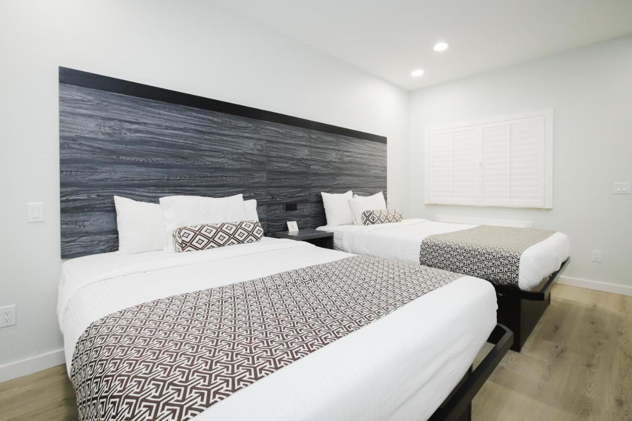 Sapphire Inn & Suites Диър Парк Екстериор снимка