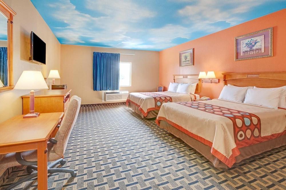 Sapphire Inn & Suites Диър Парк Екстериор снимка
